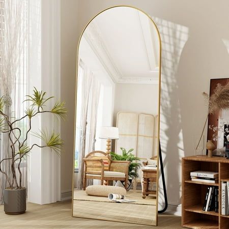 Großer Pinterest-Spiegel mit Ständer und Goldrahmen