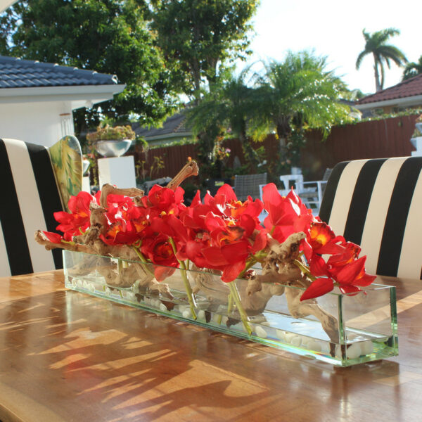 Modern Home 48" Glaspflanzgefäß mit roten Cymbidien