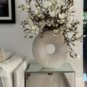 Große Eternity-Vase mit Magnolien und Treibholz