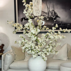 Konos Vase mit Kirschblüten