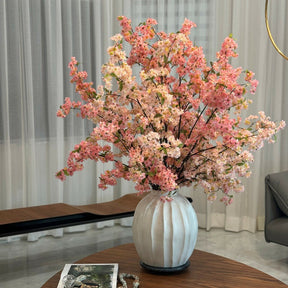 Astoria Vase mit rosa Kirschblüten