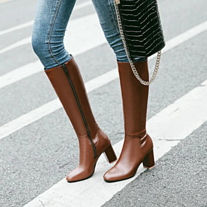 Kniehohe Stiefel mit hohem Absatz für Damen
