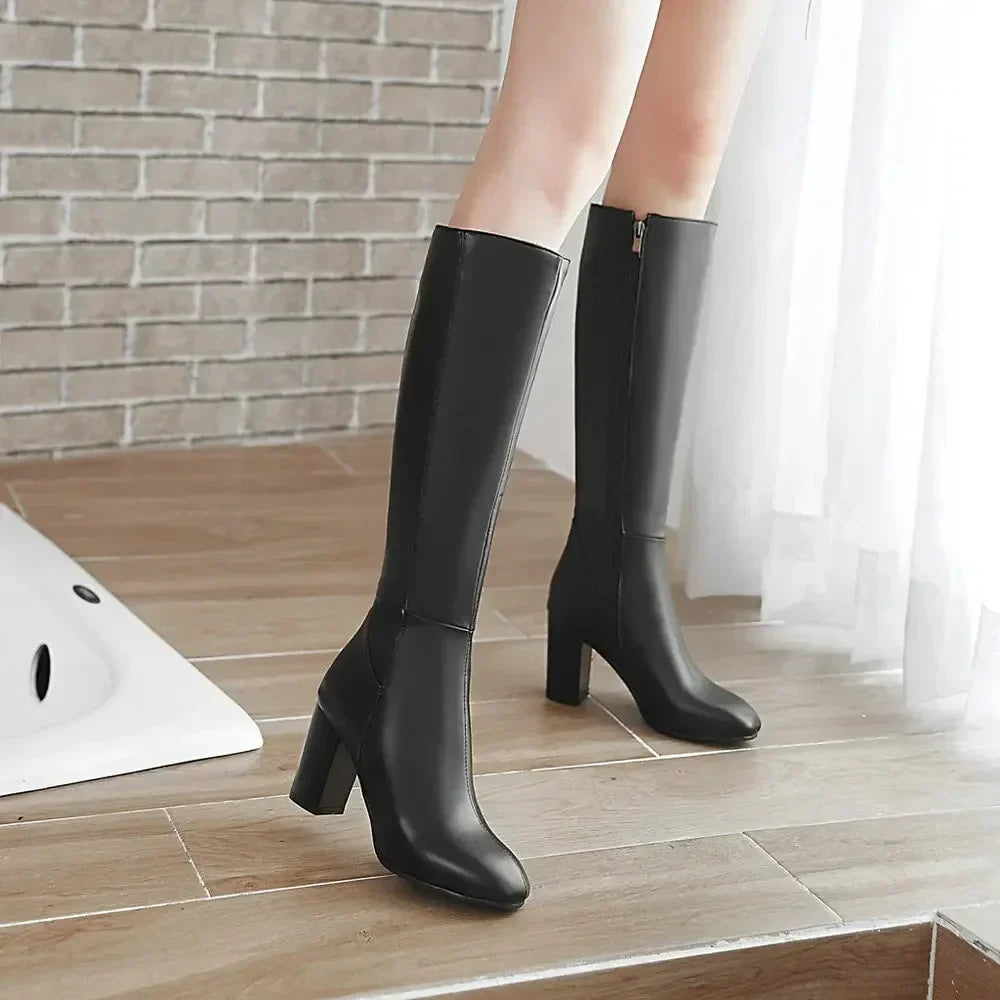 Kniehohe Stiefel mit hohem Absatz für Damen