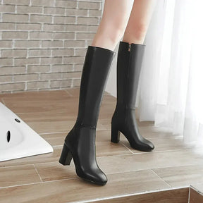 Kniehohe Stiefel mit hohem Absatz für Damen