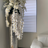 Kaskadierende Phalaenopsis-Orchideen, extra hohe gehämmerte Vase
